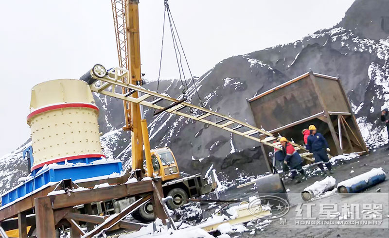 煤矸石破碎現(xiàn)場(chǎng)實(shí)拍